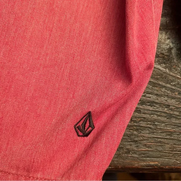 Volcom men’s shorts red size 38 - Picture 3 of 8